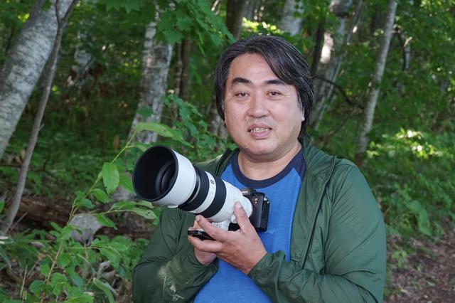 画像: プロフィール 東京都生まれ。茨城大学人文学部社会科学科を卒業。報道写真家として、天安門事件、湾岸戦争、ソマリアの飢餓などを取材。天安門事件の写真はLIFE誌の「The Best of LIFE」 に選ばれた。内外の雑誌で活動した後に、アザラシの赤ちゃんとの出会いを契機に動物写真家に転身。1990年の「アザラシの赤ちゃん」(ネスコ/文藝春秋)は大ヒットとなり、日本でのアザラシの赤ちゃんブームの火付け役となった。20年以上に及ぶカナダでの流氷の取材を通して、地球温暖化の目撃者となり、流氷の異変を著書や講演などで伝えている。日本ではホタル前線を追って撮影を続け、写真集「螢 Light of a Firefly」(ワニブックス)や、NHKハイビジョン特集「ホタル舞う日本-ホタル前線を行く」などで紹介されている。写真集、著書は多数。 ブログ http://reiohara.cocolog-nifty.com facebook https://www.facebook.com/ohara.rei reiohara.cocolog-nifty.com