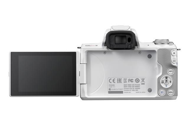 画像: ▲自撮りも可能な背面液晶モニターはバリアングルタイプ。