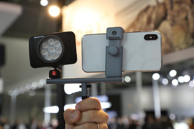 画像2: スマホ用撮影用品もマンフロットらしくオシャレ!