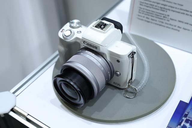 画像1: 人気を集めた「EOS Kiss M」のタッチ&トライ!