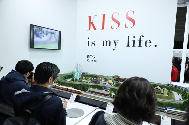 画像3: 人気を集めた「EOS Kiss M」のタッチ&トライ!