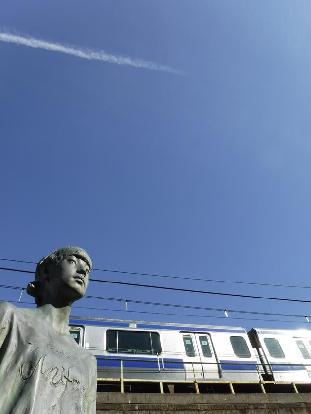 画像: 限りなく散歩に近い通勤(フレックスタイムってヤツですよ)途上の三河島駅。ポケットから出してワンカット押しただけ。最初は指先がどうしてもメインスイッチの上に来るので、レリーズのつもりが電源OFF…この繰り返しだったが、慣れれば問題ナシ。