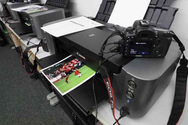 画像: 自分がその日撮影した作品をPIXUS PRO-100Sでプリントする。そのクオリティの高さに、驚く参加者が多い。 cweb.canon.jp