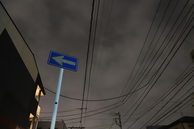 画像: これもそう。ISO20000 1/20秒 マイナス1.3露出補正。空を出すためにISOをガン上げしている?