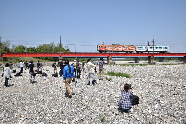 画像: まずは第1撮影ポイントにてクラシカルな鉄橋と近江鉄道の組み合わせ。