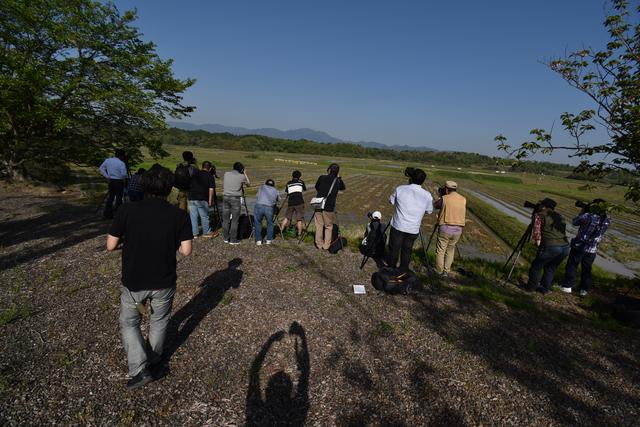 画像: 第4の撮影ポイントでは、ワイドレンズを駆使しての「鉄道風景」。超望遠からワイドまで、すべて使います!