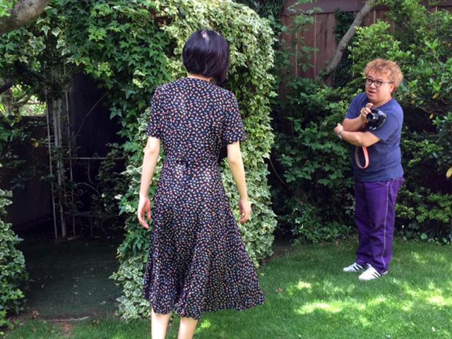 画像: カバーガールは初登場の女優さんです。背が高く、美人&キュート&フレンドリー!!