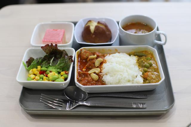 画像: チャーリーズ特製機内食は税込み1780円。あ、機内食というステイタスを除けば、もっとリーズナブルな価格のメニューもあくさんありますよ。