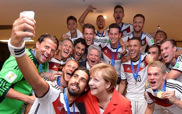 画像: ドイツ代表 2014年ブラジル大会優勝後のロッカールーム。■452607018、Lars Baron/Getty Images
