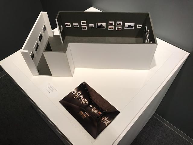 画像: ▲写真展をエプサイトで開催するイメージを模型として紹介した展示。