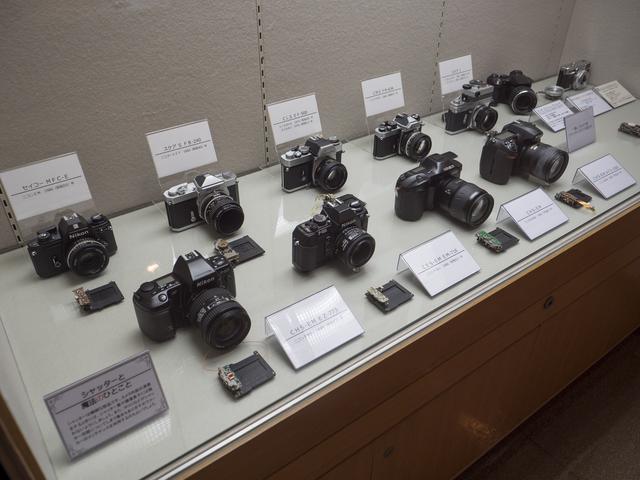 画像: シャッターの魔法コーナー。各カメラとシャッターユニットが展示される