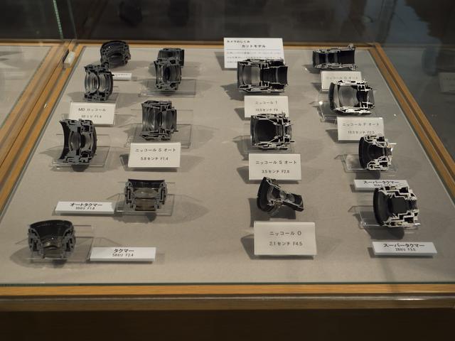 画像: カメラのしくみ。レンズのカットモデル展示