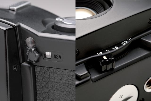 画像: フィルム感度セットつまみ(左)と距離調節レバー(右)