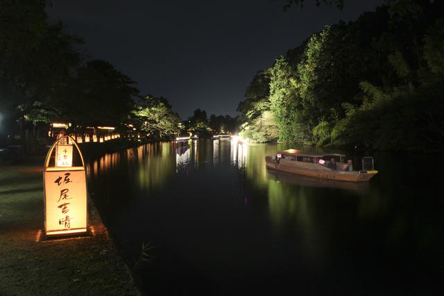 画像: 堀川遊覧船夜間運航:この時期だけの夜間運航。船からと地上からの両方の眺めを楽しめます