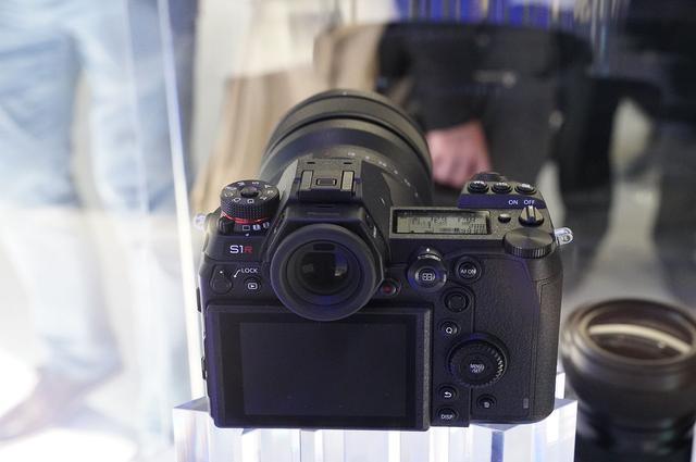 画像3: これが「S1R」の概要だ! (展示ブース)
