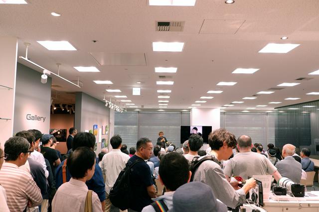 画像: 会場は立ち見が出るほどの大盛況!