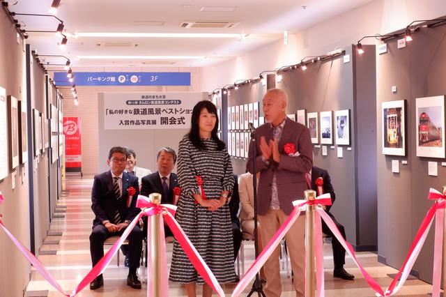 画像: 審査委員の鉄道写真家・広田尚敬氏、フォトライター・矢野直美氏