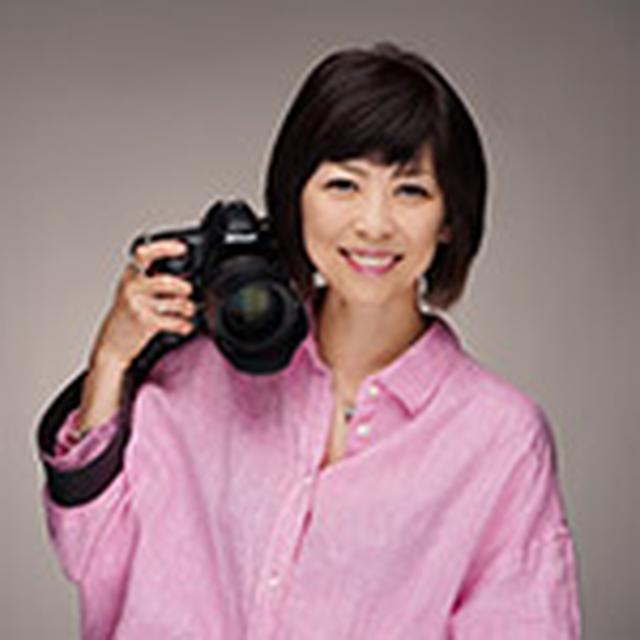 画像: 佐藤倫子 (さとうみちこ) 東京都出身。東京工芸大学短期大学部 写真技術科卒業。株式会社資生堂 宣伝部入社。退社後フリーランスに。写真家として都内中心に個展・グループ展を開催。企画からイベント、講座やセミナーなどへも活動。主に化粧品などの広告写真を撮り続けてきたことが基本となり、作品にも「美」のある写真をつくり続けている。 写真集「HOPSCOTCHINGS」「知のフラグメンツ」「MICHIKO2018 ワタシテキ」 公益社団法人 日本広告写真家協会(APA)正会員 公益社団法人 日本写真家協会(JPS)会員 ニッコールクラブ顧問