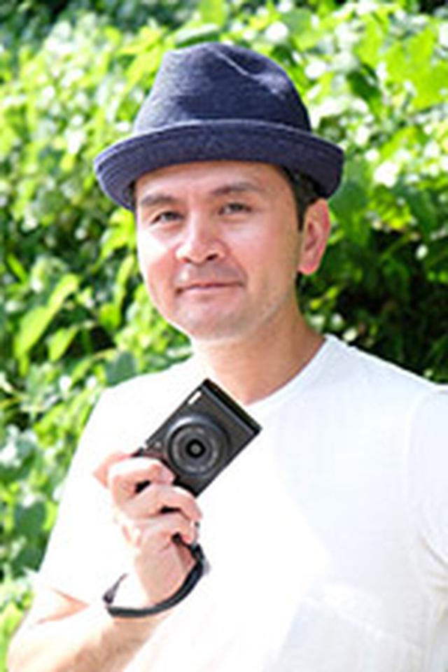 画像: 稲垣徳文 (いながきのりふみ) 1970年、東京生まれ。法政大学社会学部卒業。 在学中より宝田久人氏に師事。新聞社嘱託カメラマンを経てフリー。中国シルクロードをはじめ南極など訪れた国と地域は50カ国を超える。百年前ウジェーヌ・アジェが撮影したパリ街の再撮影をライフワークにしている。写真集に「大陸浪人」、フォトエッセイ「旅、ときどきライカ」。日本写真協会会員。