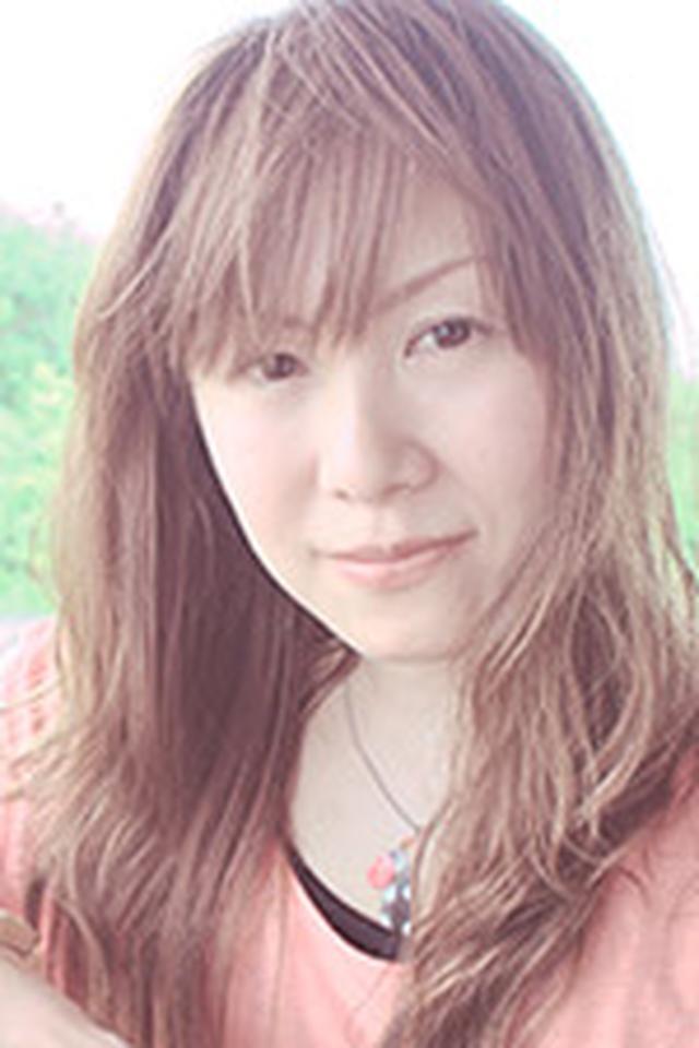 画像: ミゾタユキ (みぞたゆき) 日本大学芸術学部映画学科撮影コース卒。シーンの中のワンショットに魅かれ、映画撮影監督の岡崎宏三氏のすすめで写真を始める。 北海道での観光写真業をきっかけに本格的に写真の世界へ。カメラマンアシスタントを経て独立。カメラ誌や書籍を中心にカメラメーカー系の写真教室講師、フォトコンテストの審査も携わる。著書「カメラでパチリ へやねこ そとねこ」、共著「美しいボケの教科書」など多数。フォトグラファーとして、猫や日常、旅先でみつけた小さな情景を作品として撮り続けている。