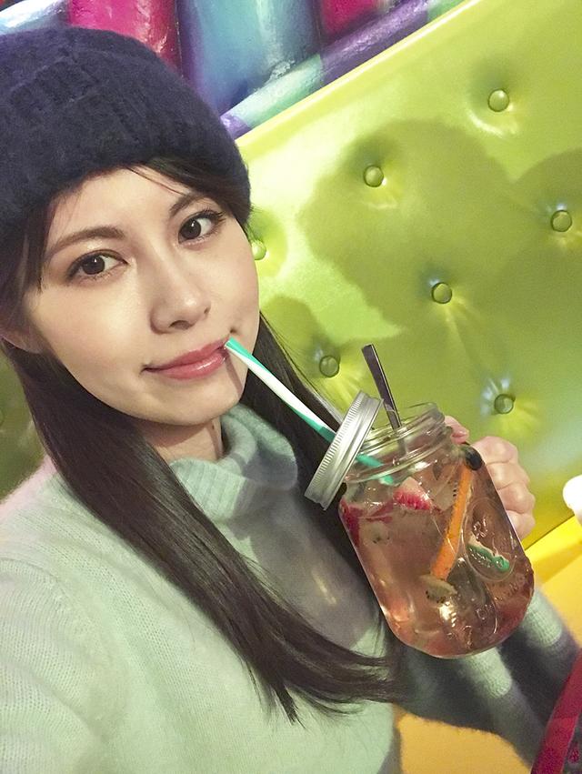 画像4: ▼iPhone 7で自撮り