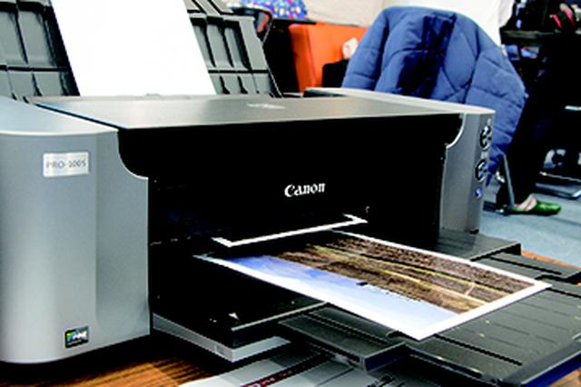 画像: ▲プリンターPRO-100SでA4出力したあと、ベストカット となる提出作品をA3でプリントした。その仕上がりの素晴 らしさに参加者は一様に驚いていた。