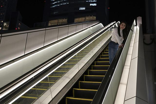 画像1: 顔認識AFが途中から瞳認識AFに変わり、追い続けた!