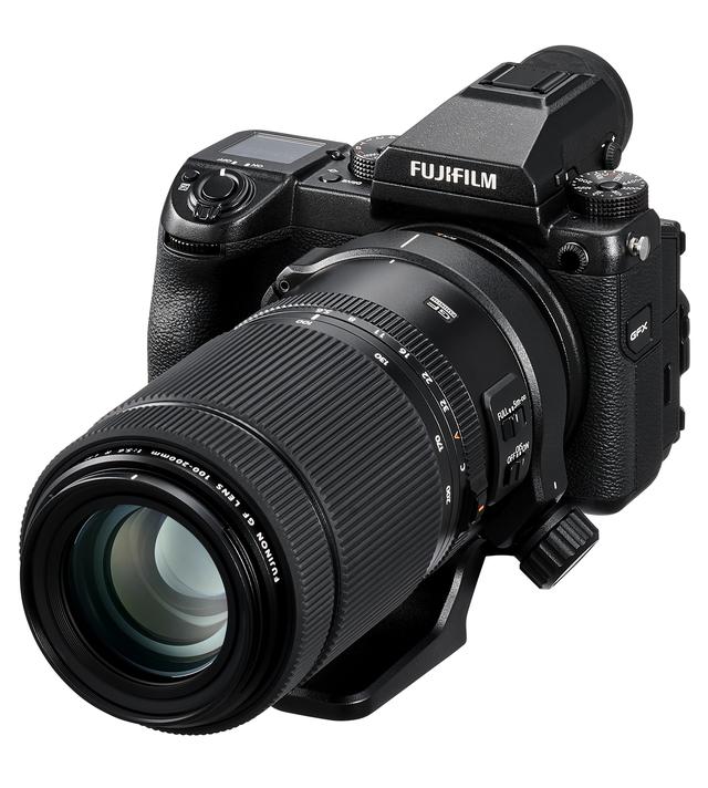 画像: GFX 50Sに装着したGF100-200mmF5.6 R LM OIS WR