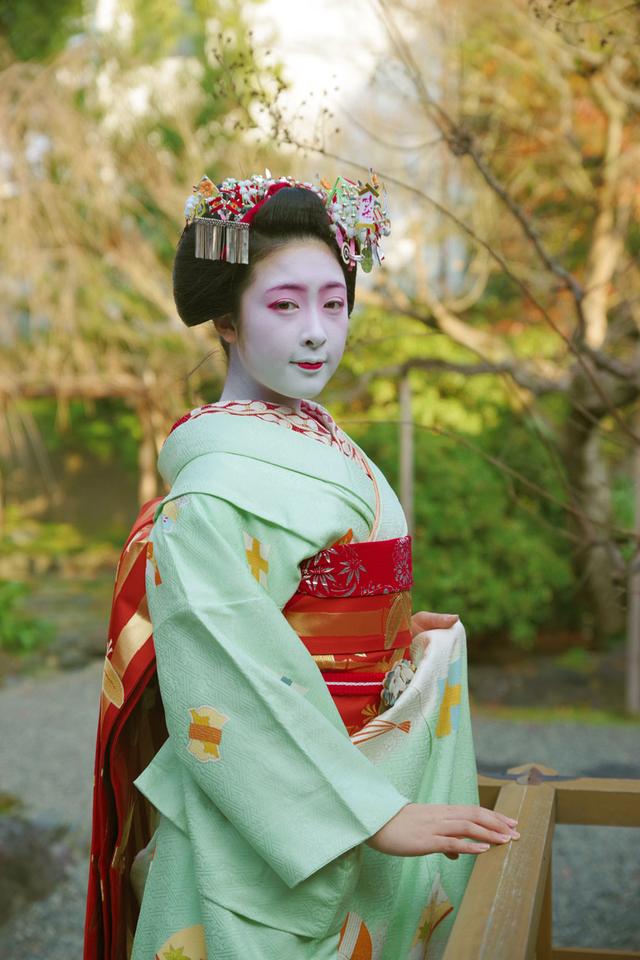 画像: 透明感のある舞妓さん1年生の小晶(こあき・宮川町)さんが被写体です。