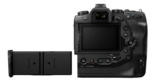 画像: バッテリーはBHL-1を2つ装填するカートリッジタイプ。