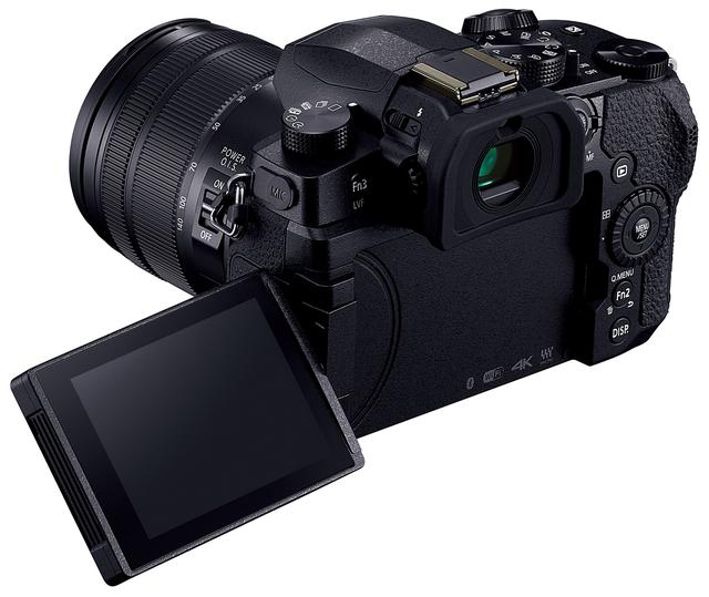 画像: 3.0型(124万ドット)タッチパネル式フリーアングルモニター