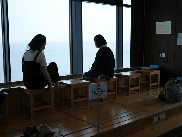 画像: 足湯でゆっくりと休憩できます