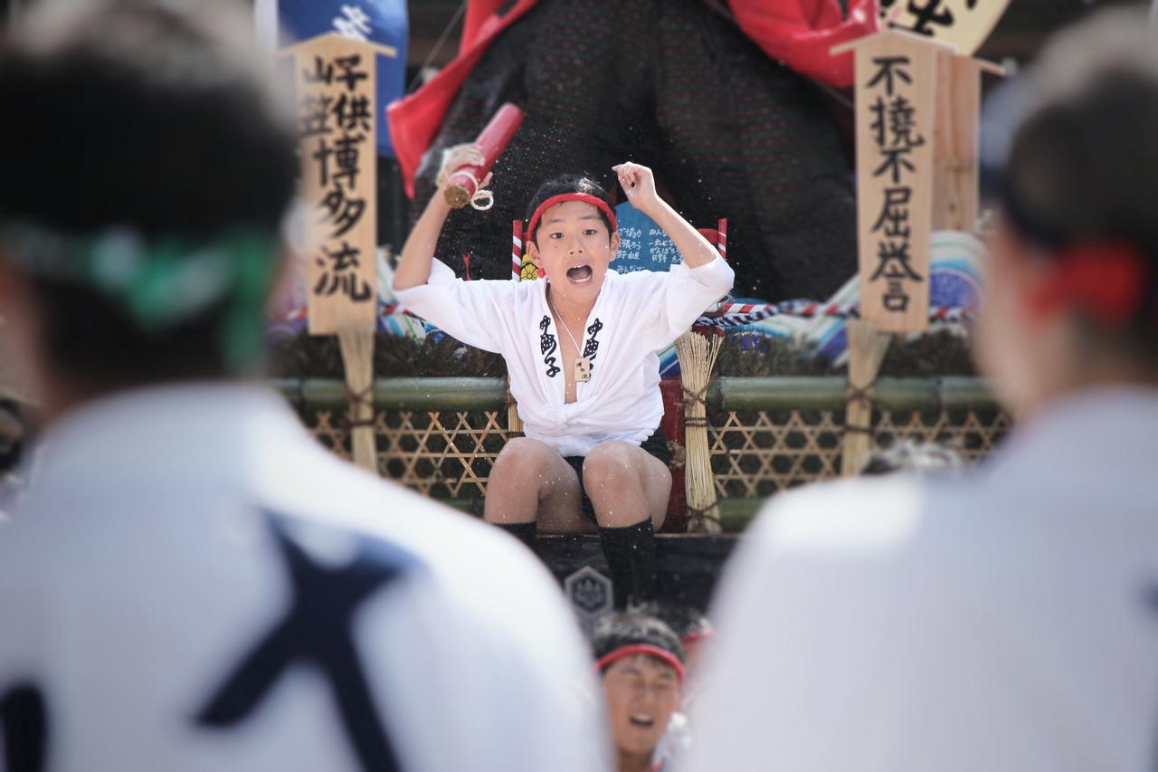 山笠娘 博多によーきんしゃったね！ グローバルでディープな博多の今をリアルにレポート！ 「博多に夏が来る！山笠のあるけん博多たい！」編〜 (1/2) -  Webカメラマン