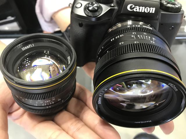 画像: II型は確かに大型化しているが、それでも十分にコンパクト。でも前モデルの小ささも引き立つなぁ。