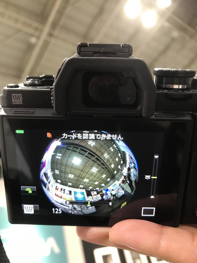 画像: 全周魚眼で画角がものすごく広い。そのため、カメラのグリップを握る指が写ってしまいがちなので注意!VR(バーチャルリアリティー)用に使いたい人もいたとか。