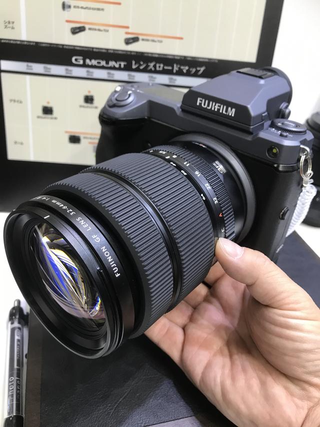 画像: 富士フイルムブースの展示はかなり人気があり、来場者から飛び交うさまざまな質問や説明員の回答は興味深かった。