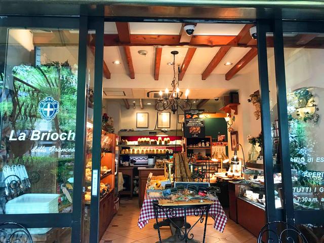 画像1: ラ ブリオッシュ大濠本店は公園の目の前!