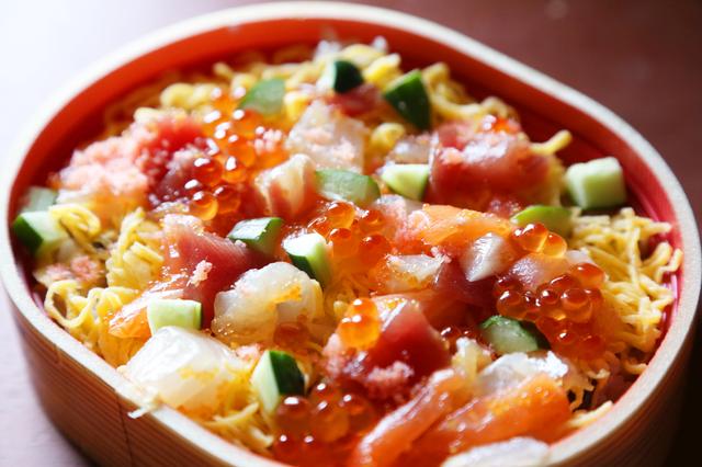 画像2: 行列がもはや名物の「ひょうたんの回転寿司」