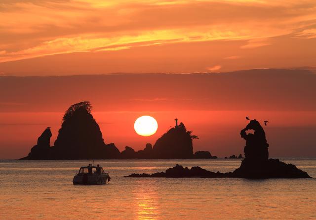 画像: 大田子海岸の夕陽:日本一の夕陽との呼び声が高い、西伊豆随一の夕陽スポット。