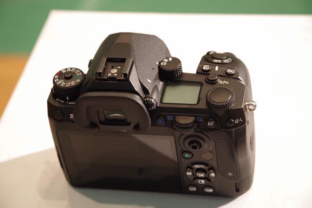 画像2: 開発中のニューモデルはAPS-Cのハイエンドモデル。