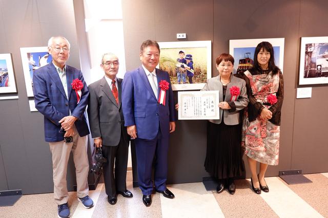画像: 一般の部の大賞を受賞した「黒須雪美さん」 タイトルは「ドクターイエロー、田んぼを走る」