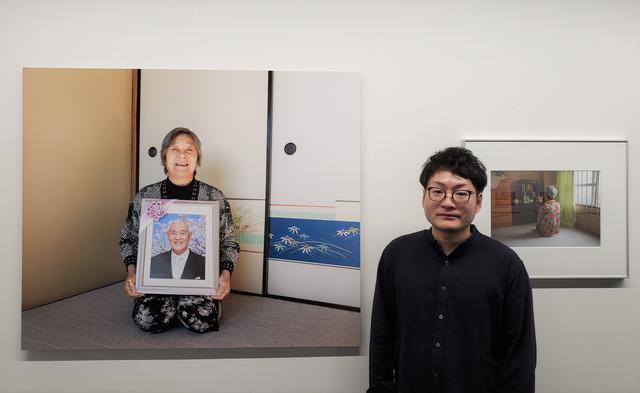 画像: 写真家、藤原昇平さん。大学卒業後、神戸新聞社に入社し昨年退社。新聞記者だった経験を活かしながら、写真を通して自分の思いや考えを伝えていきたいと写真家を志したそうです。