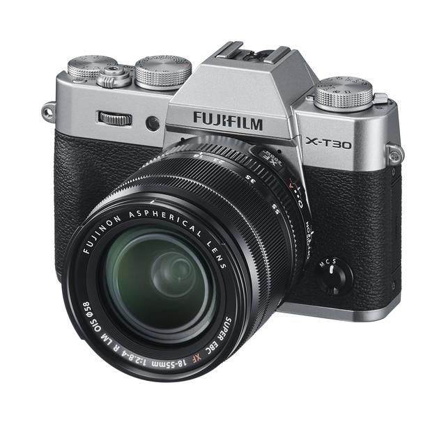 画像: 富士フイルムX-T30と、キットレンズのXF18-55mm F2.8-4 R OIS
