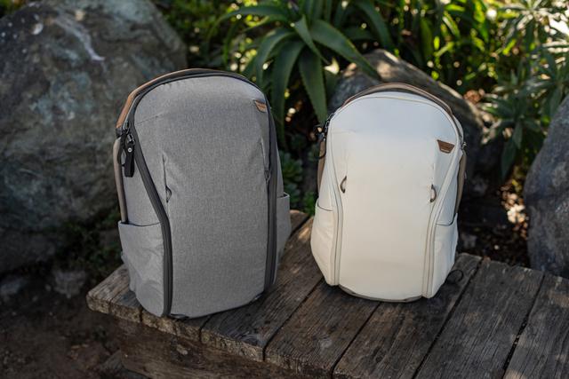 画像: ▲左が20Lのアッシュで、右が15Lボーン。