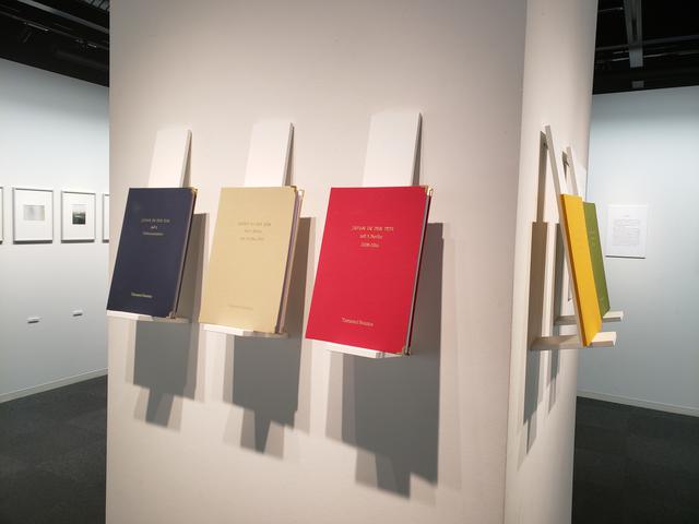 画像: 会場では、ドイツのコピーショップで作ったという私家版『JAPAN IN DER DDR 』も展示。この5冊の私家版をまとめた写真集も会場にて販売中です。私家版と今回出版された写真集、本展のDMのデザインは、東京とベルリンを拠点とする高室湧人さんが担当されたそうです。