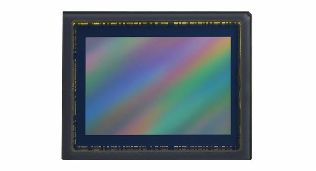 画像: 2450万画素 35.9×23.9mm フルサイズ(FXフォーマット)像面位相差AFを可能にするCMOSセンサー
