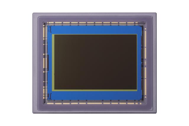 画像: 新開発「フルサイズ2010万画素CMOSセンサー」