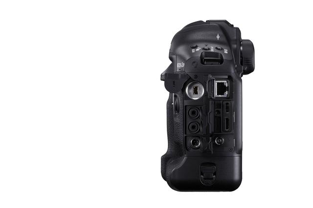 画像: キヤノン EOS-1D X Mark III 側面(インターフェース側)
