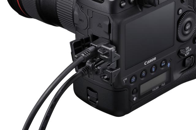 画像: キヤノン EOS-1D X Mark III ケーブルプロテクター装着時