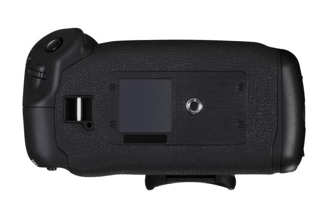 画像: キヤノン EOS-1D X Mark III 底面